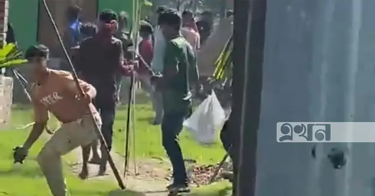 দুই পক্ষের দফায়-দফায় সংঘর্ষ